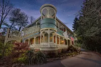 Engadine Inn and Cabins Hotel in zona Lake Powhatan Recreation Area & Campground