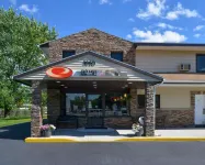 Econo Lodge Rochester I-90 & I-390 Hotels near Staples