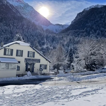 Hotel O Chiroulet Отели рядом с достопримечательностью «Канатная дорога Пик-дю-Миди»