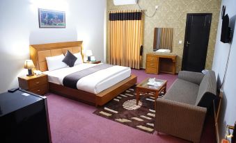 Hotel Red Line