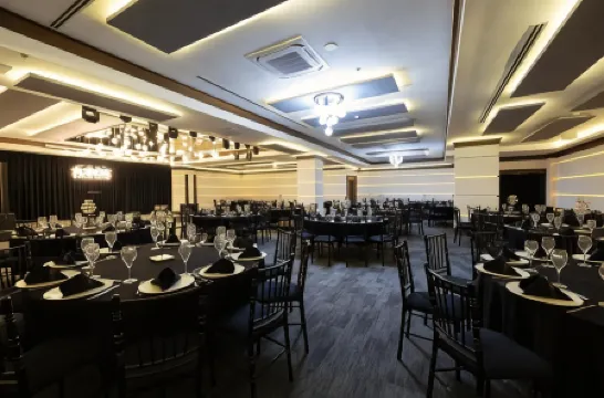 Florya Grand Hotel Отели рядом с достопримечательностью «Karum Is ve Alisveris Merkezi‎»