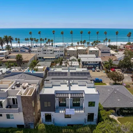 Rooftop Home with Ocean View & Private Parking