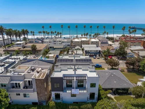 Rooftop Home with Ocean View & Private Parking