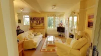 Rock House Cottage - Pet friendly