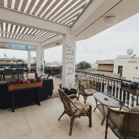 One Love One World Ayia Napa Square Hostel Отели рядом с достопримечательностью «Ayia Napa Harbour»
