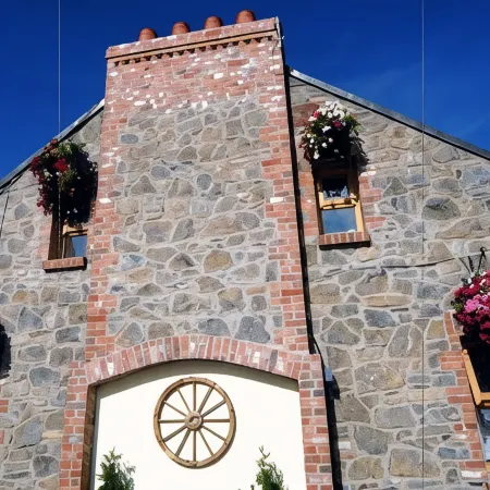 New Overlander Inn