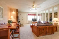 Stunning Mountain and Golf Course Views - Cozy Charming Retreat