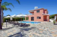 Family Villa Short Walk to Coral Bay Strip (5 Min) and Pub, Shops Etc - Bjergudsigt