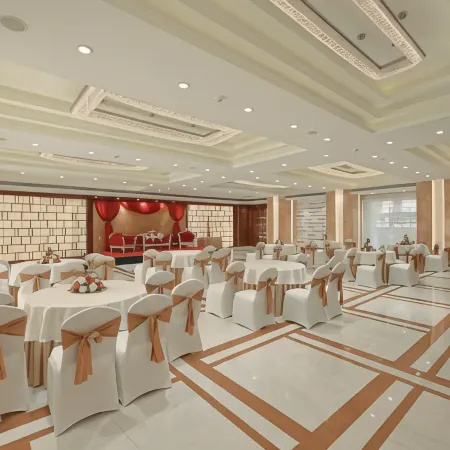 Krishna Palace Hotel Отели рядом с достопримечательностью «Улица Педдер-роуд»