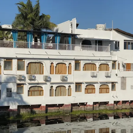 Natural Lake View Hotel