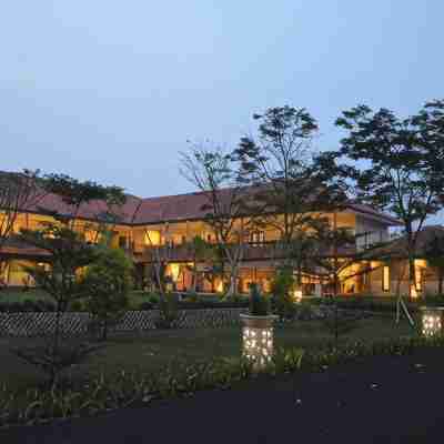 Bumi Gumati Resort & Convention Hotel Exterior