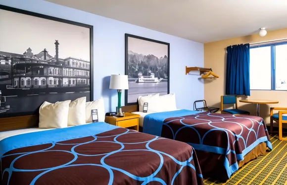 伯靈頓温德姆速8酒店