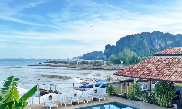 Anyavee Chom by the Sea