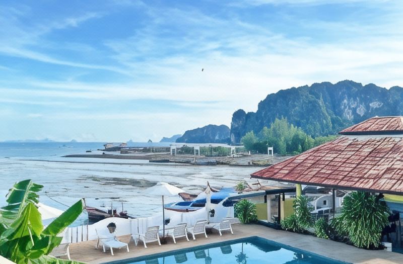 Anyavee Chom by the Sea