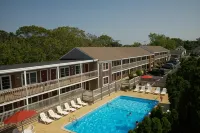 Holiday Hill Inn & Suites - Pools