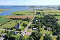 Renovated historical barn in Malpeque.. close to several beaches and Cabot Park.