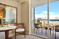 Spacious Studio and Community Pool - Elegant Beachfront Escape