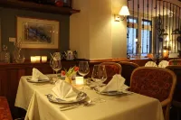 Hotel Restaurant Escher - พร้อมอาหารเช้า