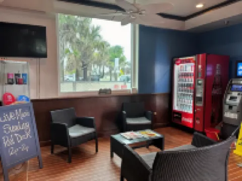 Georgian Inn Beach Club