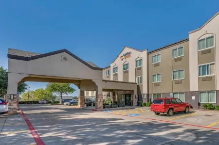 Comfort Suites the Colony - Plano West Отели рядом с достопримечательностью «Hebron High School Softball Stadium»