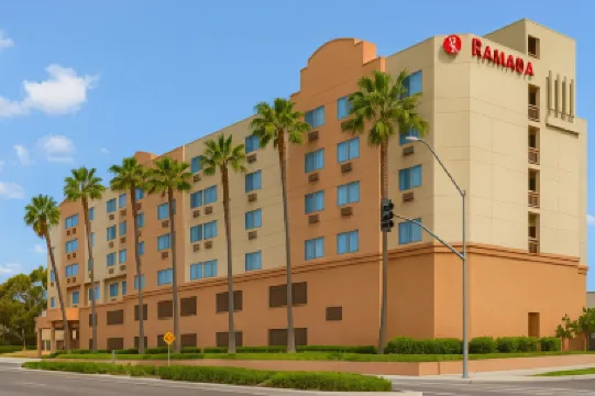 Ramada by Wyndham Hawthorne LAX / LA Stadium Các khách sạn ở Los Angeles