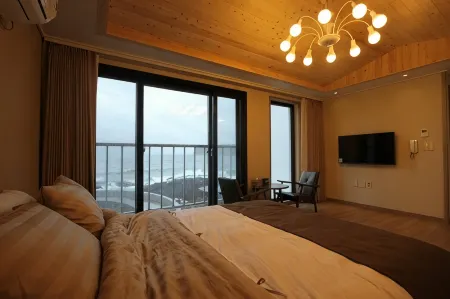 Jeju Amoje Отели рядом с достопримечательностью «Soesokkak Estuary»