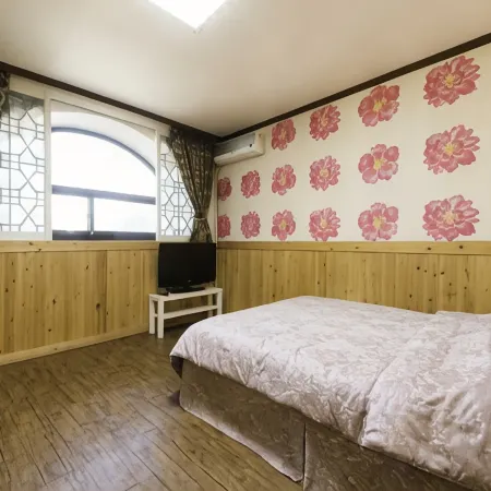 Muju Family House Pension