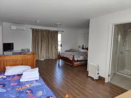 Colonial Lodge Motel Geelong Отели в г. Хайтон