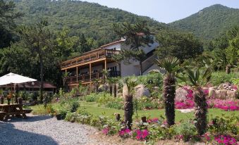 Namhae Songjeong Hwangto Pension