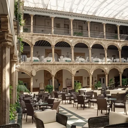 Palacio de Los Velada Отели рядом с достопримечательностью «City Hall»