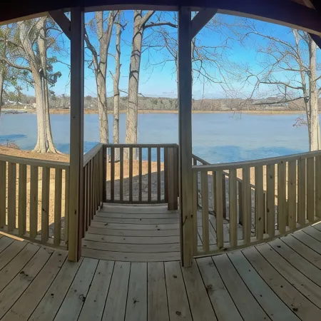 Cozy 101 Cabin 1 bdrm on Smith Lake Located beside Smith Lake Park Boat Ramp