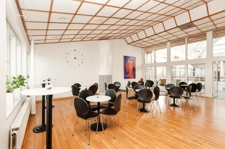 Elite Hotel Marina Plaza Отели рядом с достопримечательностью «Fredriksdal Open-Air Museum and Botanical Garden»