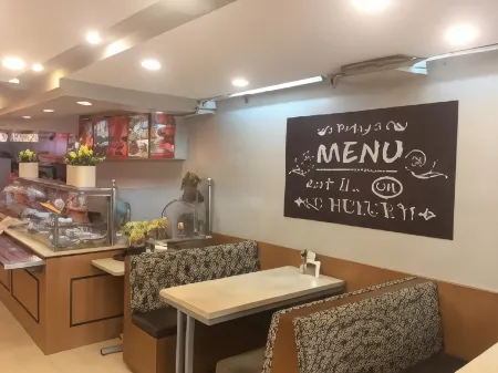 Stone House Hotel Manila Отели рядом с достопримечательностью «Reducto De San Pedro»