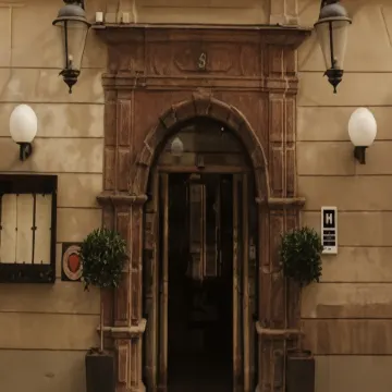 Victory Hotel Отели рядом с достопримечательностью «Здание Парламента»