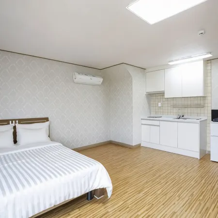 Seogwipo Hesede House Pension Отели рядом с достопримечательностью «Пляж Пёсон»