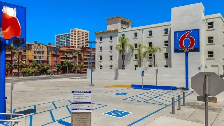 Motel 6 San Diego, CA - Downtown Отели рядом с достопримечательностью «Морской музей Сан-Диего»