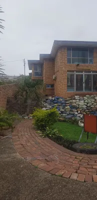 Enchanting 6-bedroom house with WiFi in Durban North
