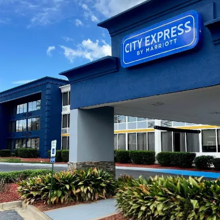 City Express by Marriott Charlotte South End Отели рядом с достопримечательностью «Торговый центр SouthPark»