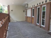 De Hanami Homestay Hotels in Harjamukti