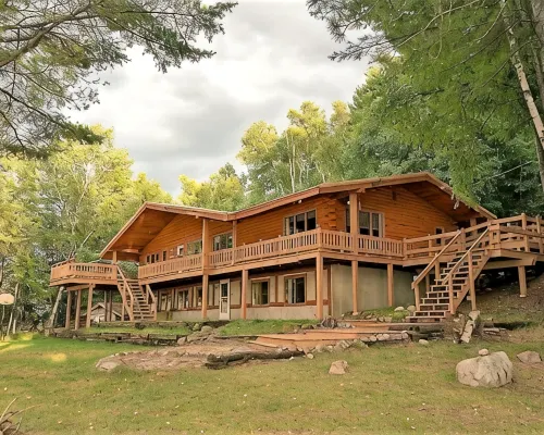 Stunning, Cozy Lake House with 680 feet of shoreline Hotels in Newbold