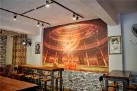 Gratitude Manor Campus Theme Homestay - bar