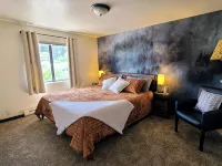 Birch Bungalow: Lead 2 Bedroom/2 Bath Condo. 5 mi to Skiing & 17 mi to Sturgis Hotels in Lead