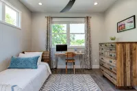 Modern, Family + Pet-Friendly! Mins from Downtown AVL! Firepit, Hot Tub & Games! - Wifi