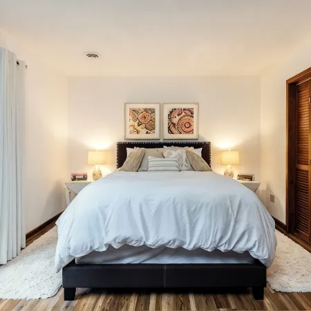Incredible Mountain Views - Modern Four Bedroom Home - Five Minute Walk to Slope