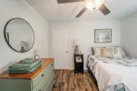 The Bird House – Charming Downtown Lebanon Stay, Pets Welcome! - 3-Star