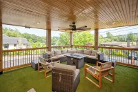 11 Br Luxury Home on Main Street in Downtown Blowing Rock + Hot Tub! - Boutique