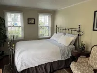 Historic Apartment in Bristol R.I. Hotel di Bristol