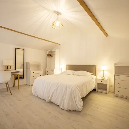 Apartment Comfortable in the Centre of Pau: Parking, AC...