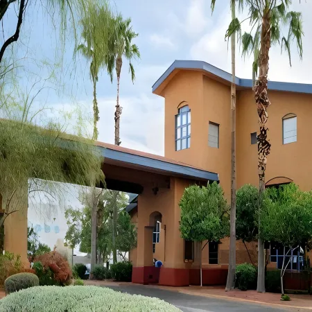 Days Inn & Suites by Wyndham Mesa Near Phoenix