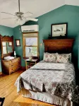 Evergreen, mountain cabin 3mi south of Blowing Rock, NC, views, creek, 56 acres. - Homestays